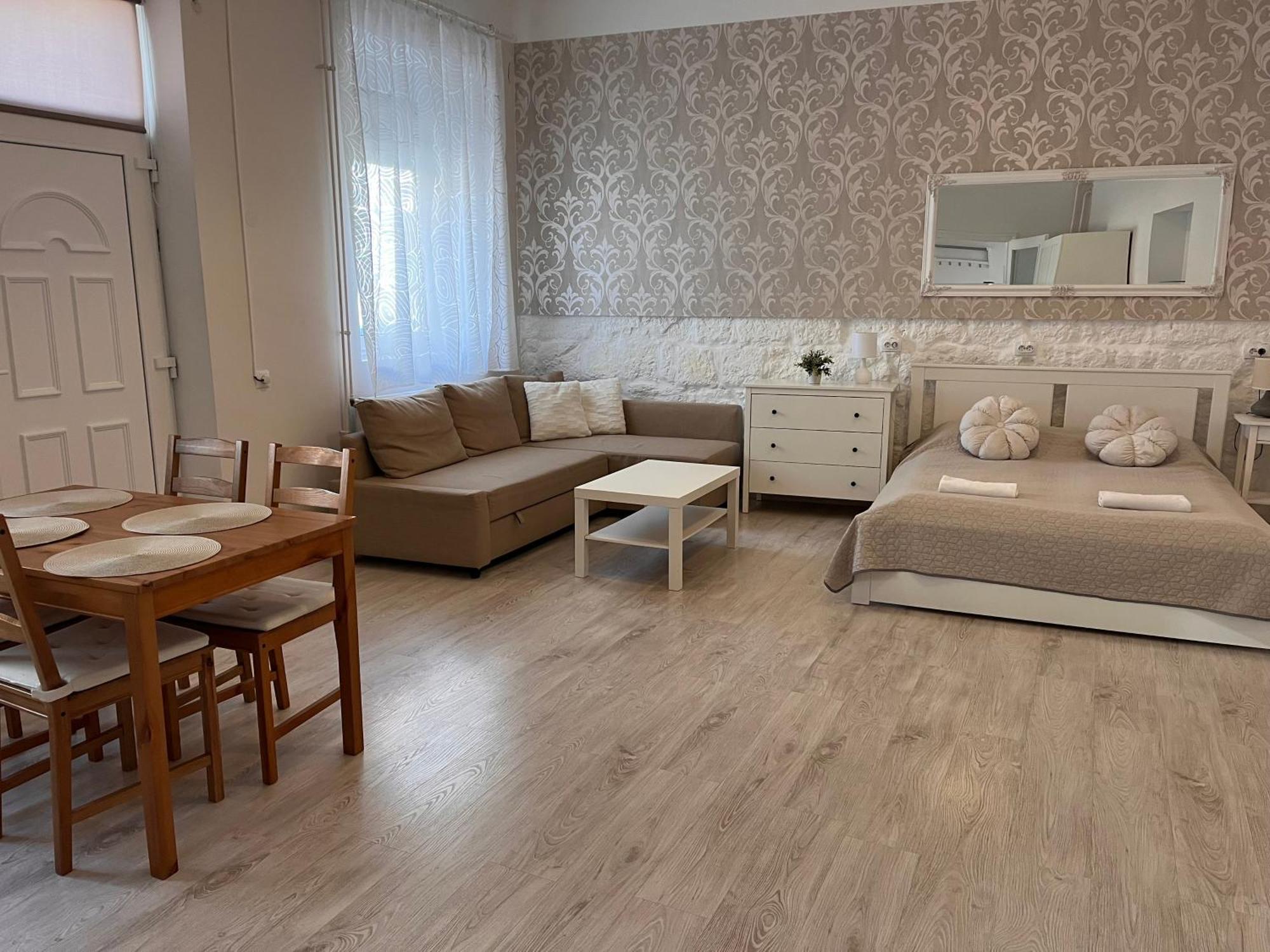 Pacsirta Apartmanhaz Erlau Exterior foto
