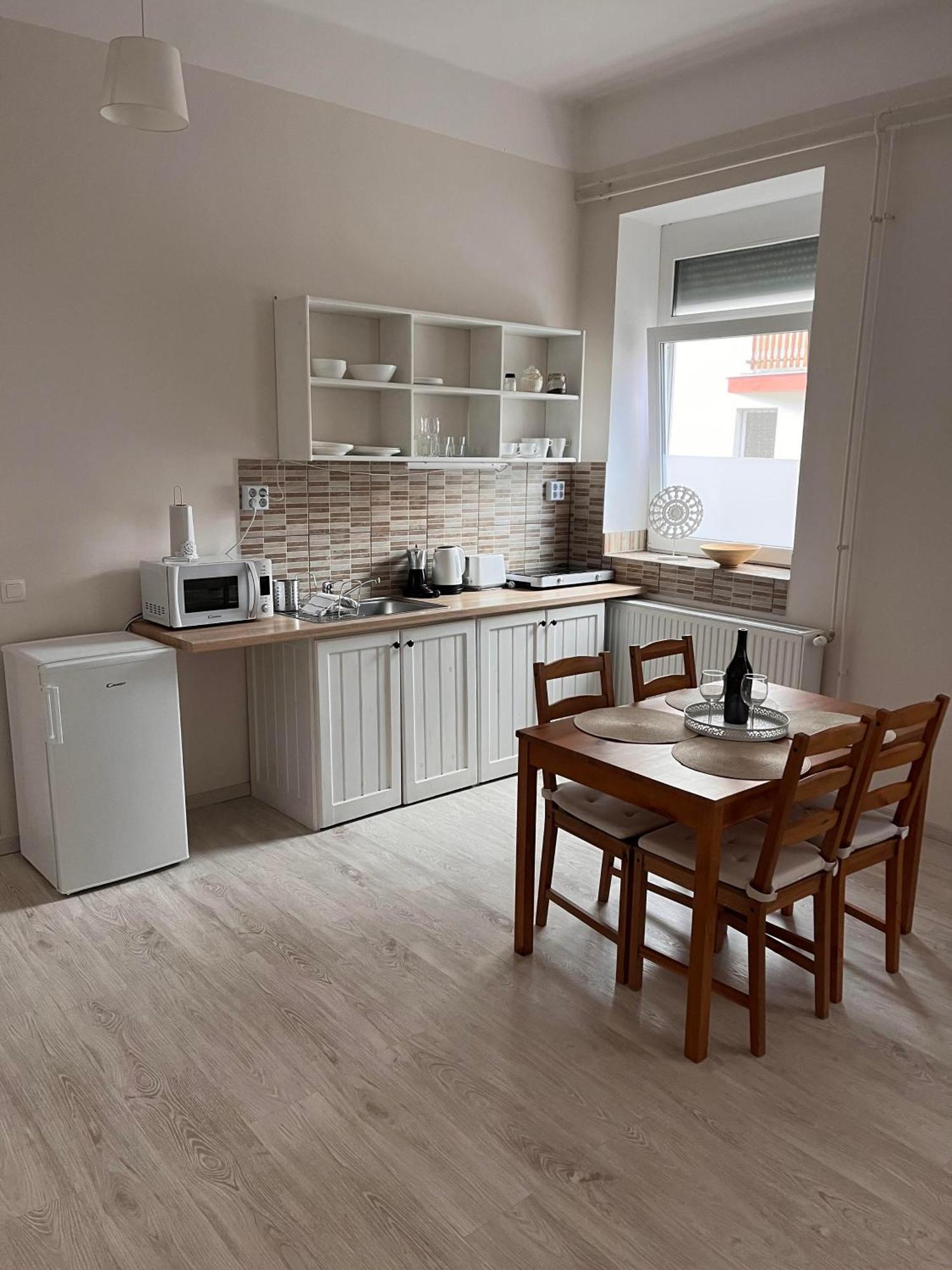 Pacsirta Apartmanhaz Erlau Exterior foto